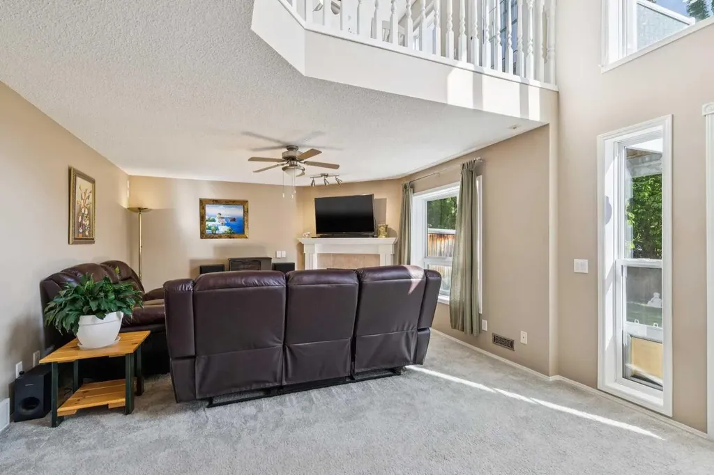 105 Tuscarora Heights NW Calgary AB T3L 2H2