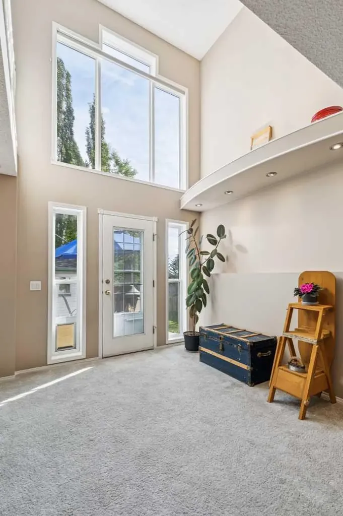 105 Tuscarora Heights NW Calgary AB T3L 2H2