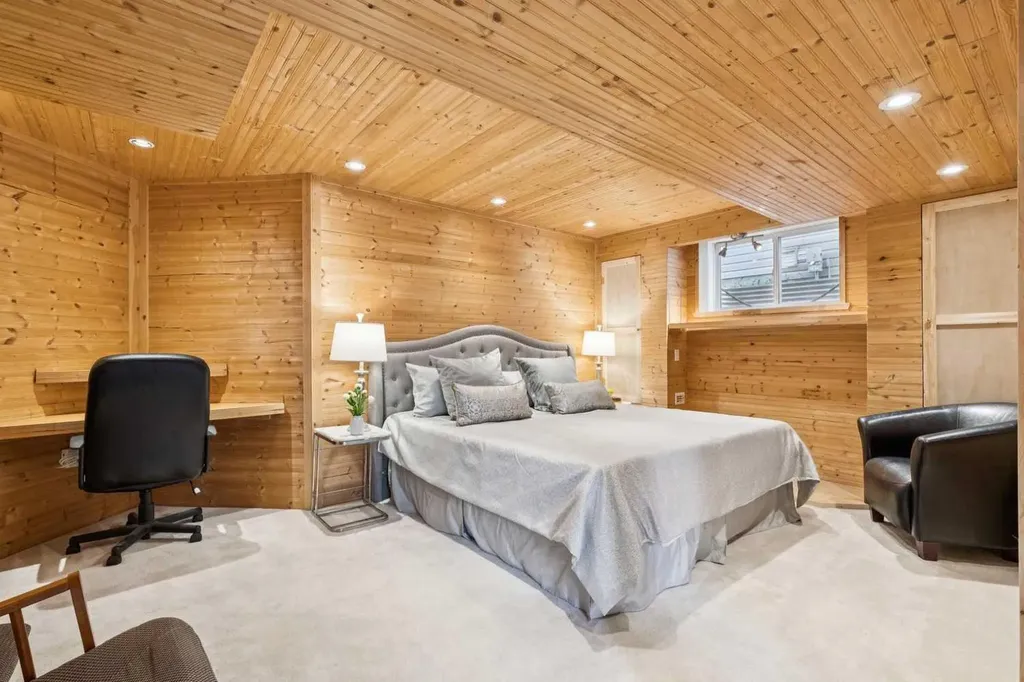 105 Tuscarora Heights NW Calgary AB T3L 2H2