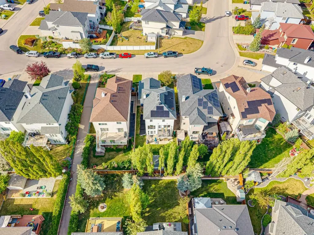 105 Tuscarora Heights NW Calgary AB T3L 2H2