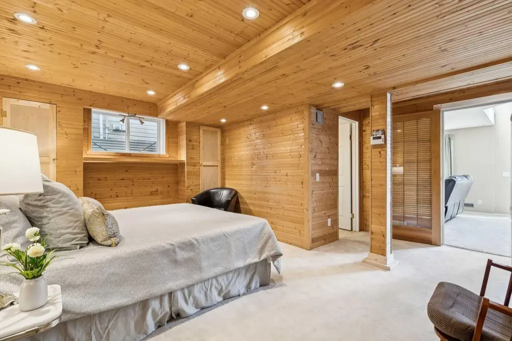 105 Tuscarora Heights NW Calgary AB T3L 2H2