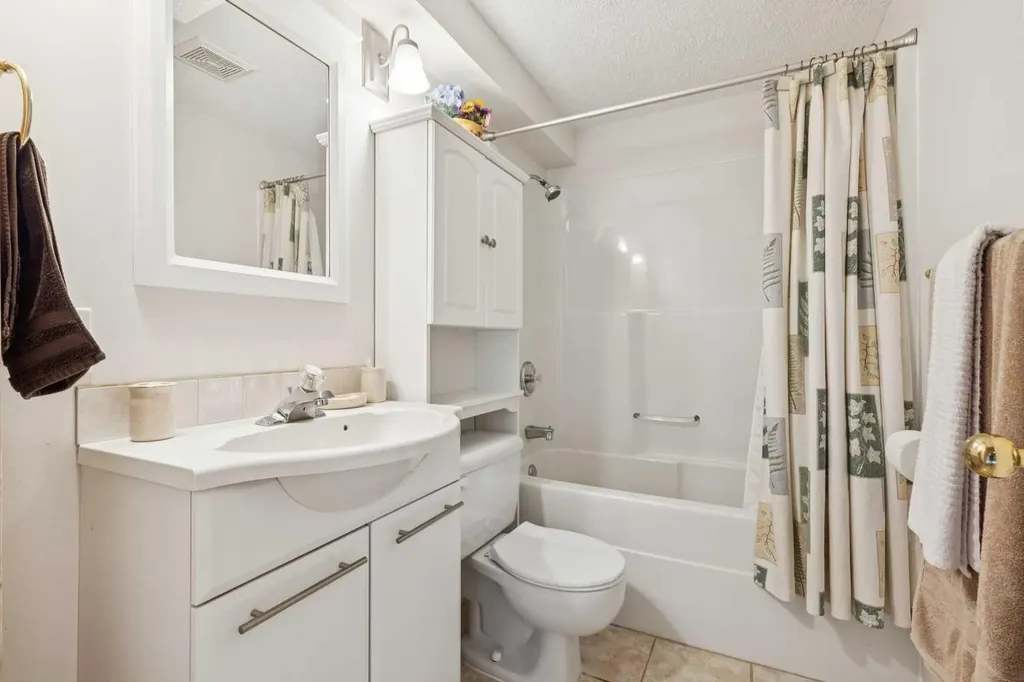 105 Tuscarora Heights NW Calgary AB T3L 2H2