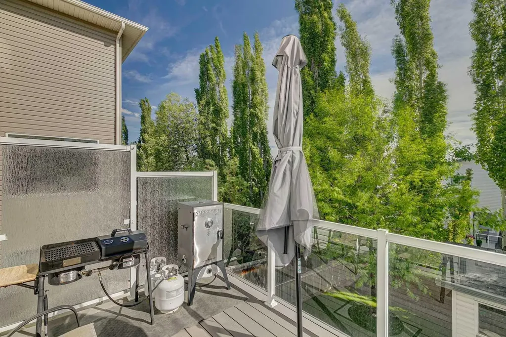 105 Tuscarora Heights NW Calgary AB T3L 2H2