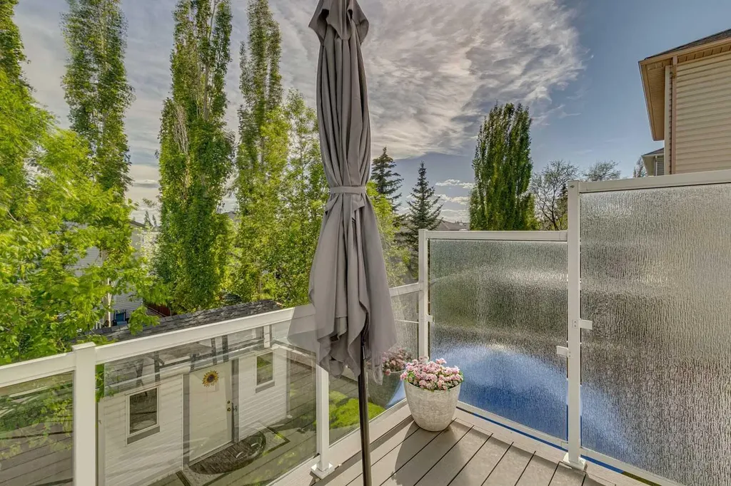 105 Tuscarora Heights NW Calgary AB T3L 2H2