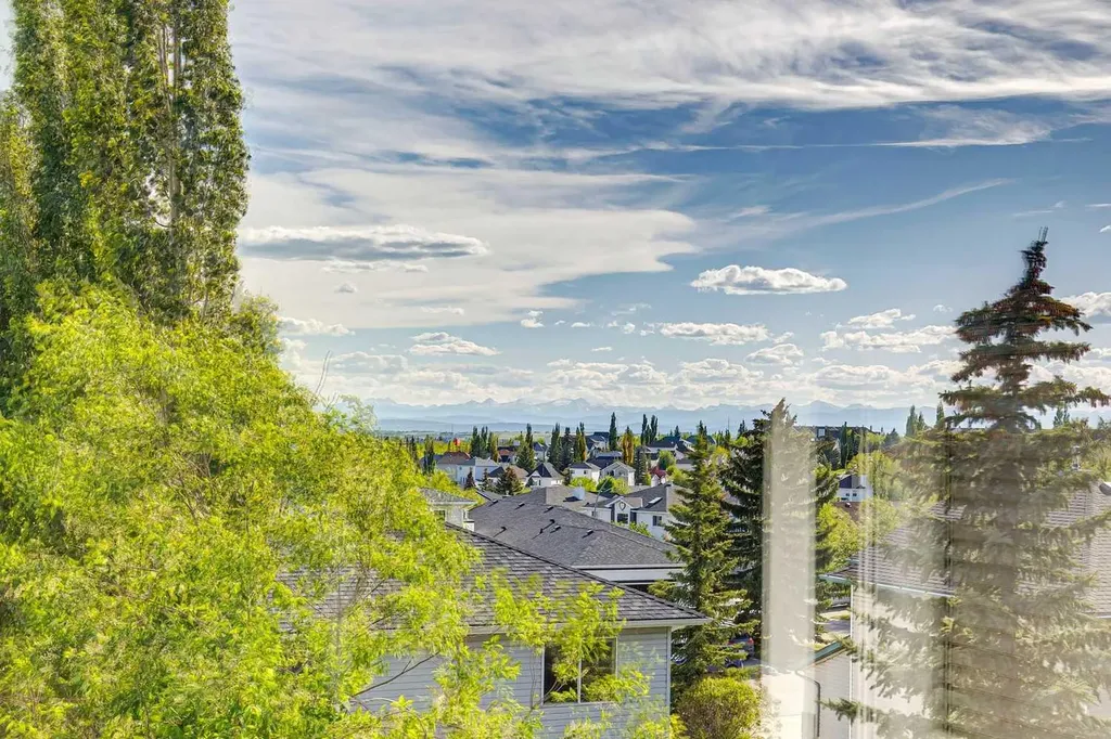 105 Tuscarora Heights NW Calgary AB T3L 2H2
