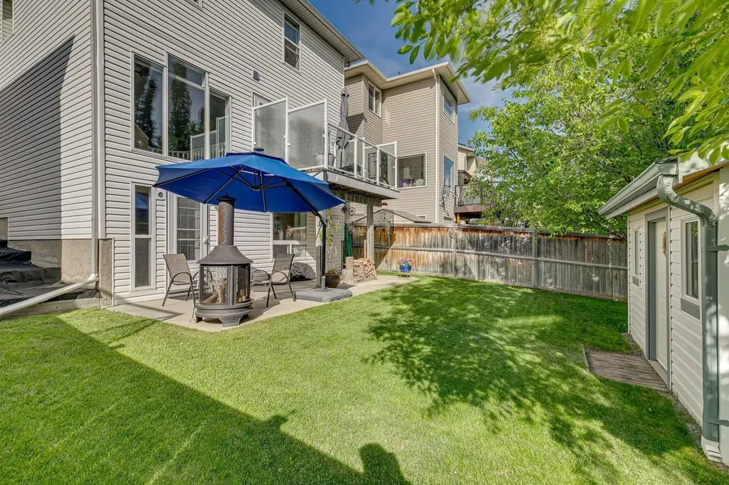 105 Tuscarora Heights NW Calgary AB T3L 2H2