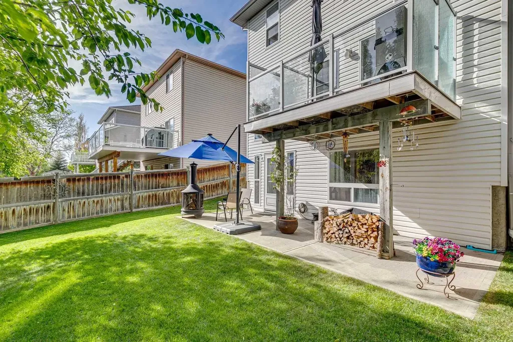 105 Tuscarora Heights NW Calgary AB T3L 2H2