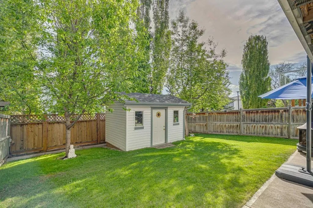 105 Tuscarora Heights NW Calgary AB T3L 2H2