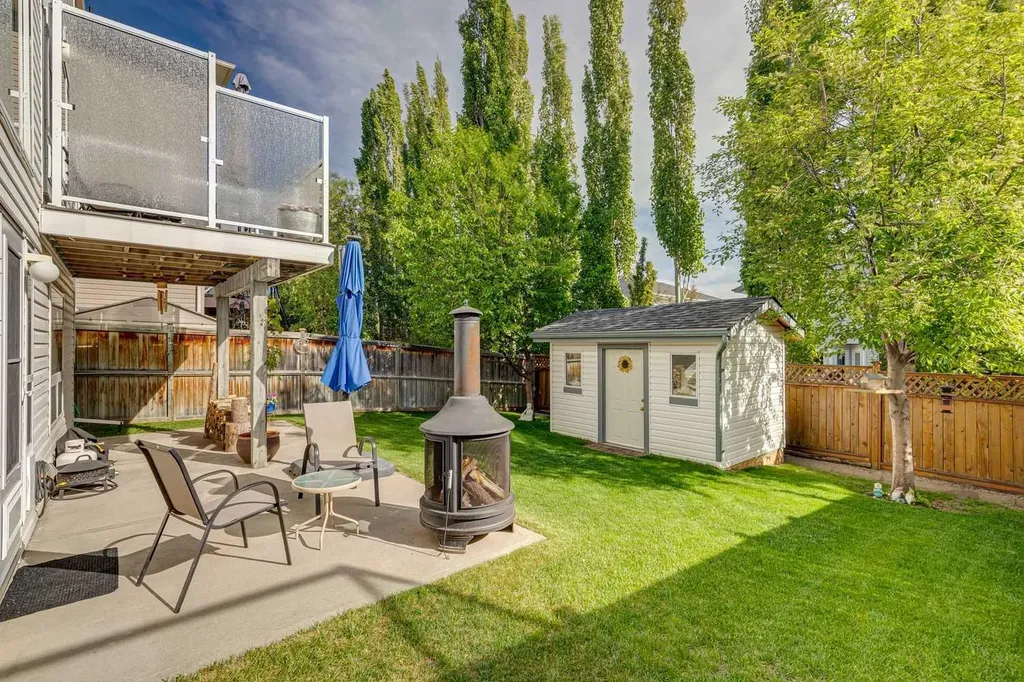 105 Tuscarora Heights NW Calgary AB T3L 2H2