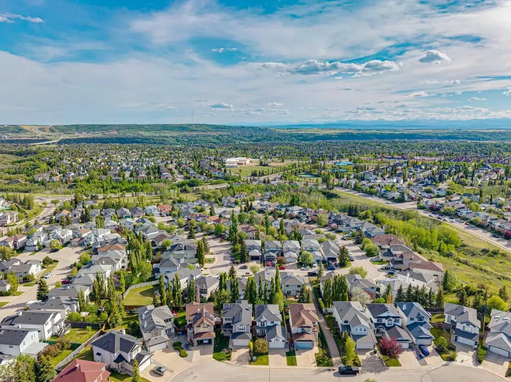 105 Tuscarora Heights NW Calgary AB T3L 2H2