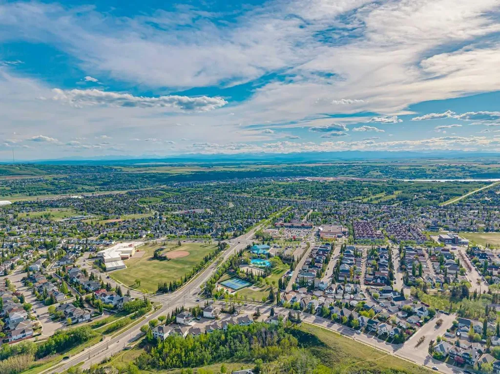 105 Tuscarora Heights NW Calgary AB T3L 2H2