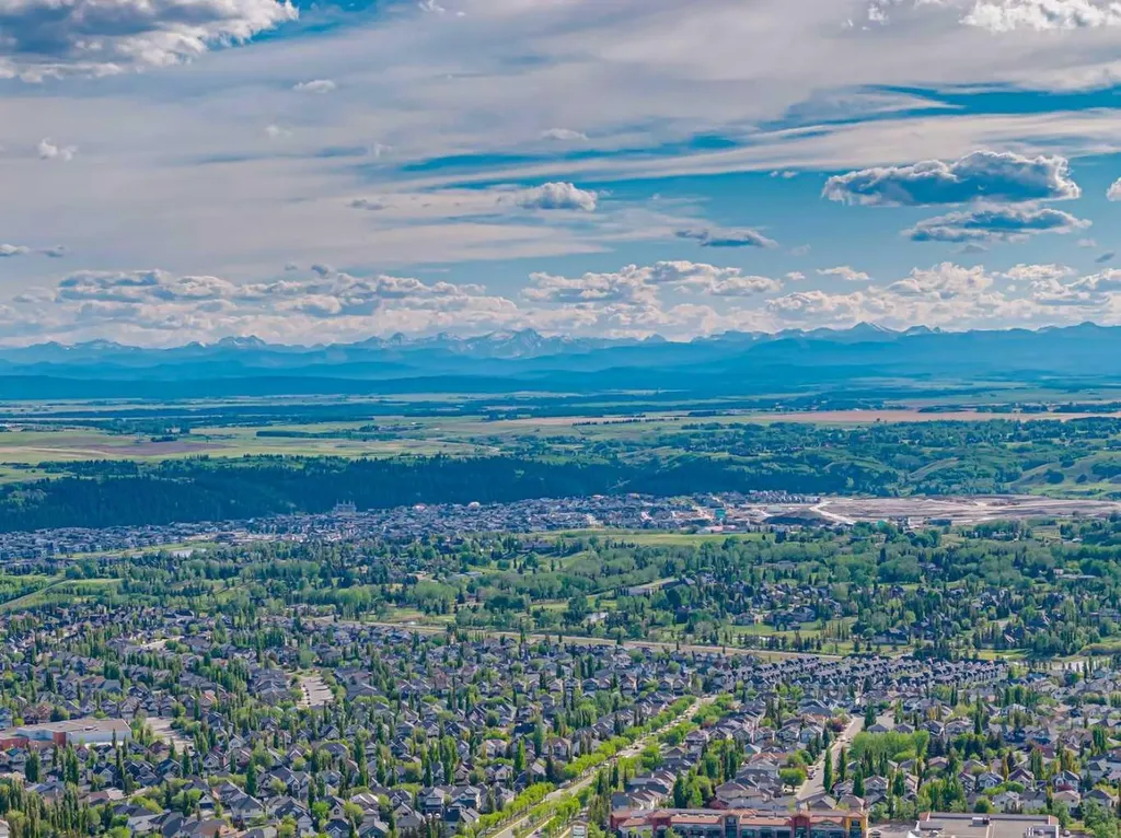 105 Tuscarora Heights NW Calgary AB T3L 2H2