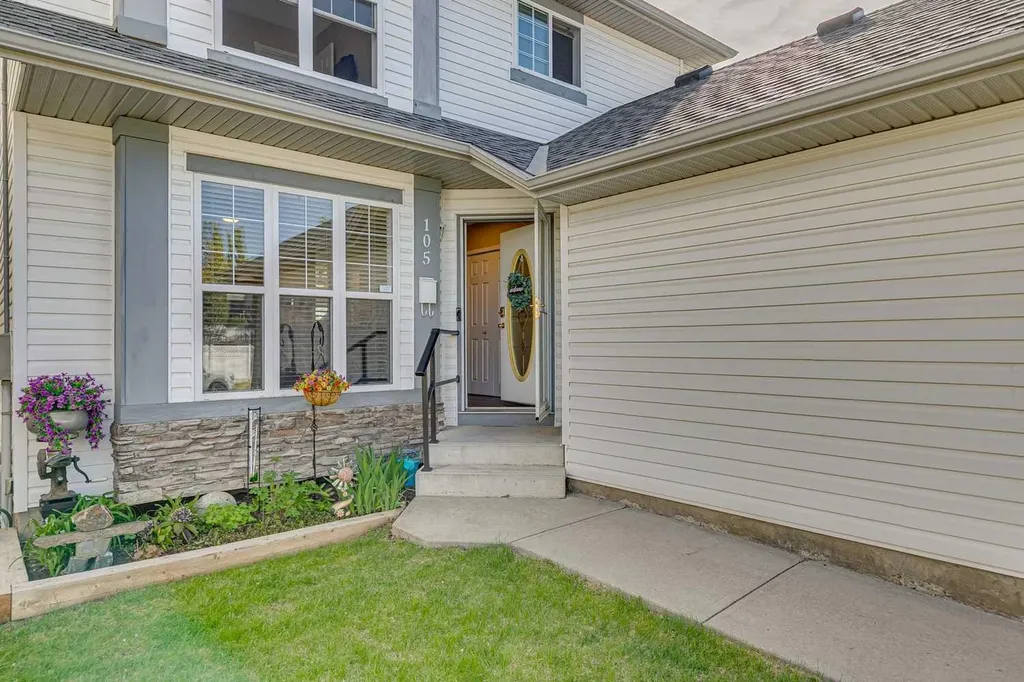 105 Tuscarora Heights NW Calgary AB T3L 2H2
