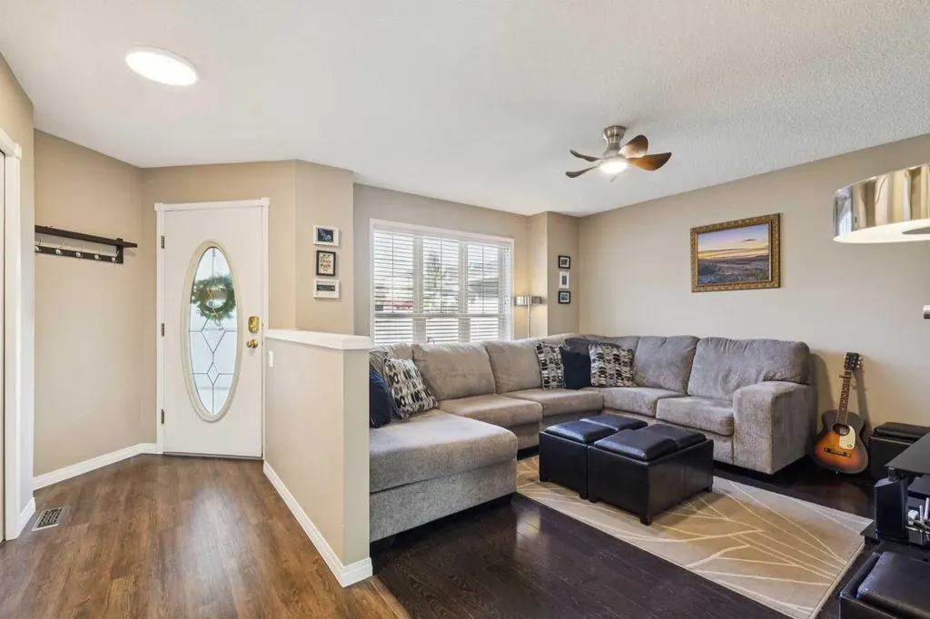105 Tuscarora Heights NW Calgary AB T3L 2H2