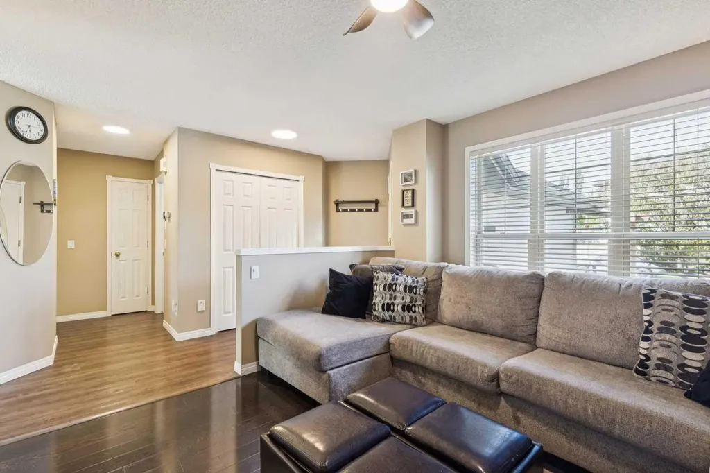 105 Tuscarora Heights NW Calgary AB T3L 2H2
