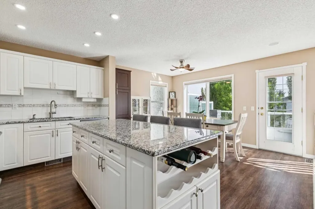 105 Tuscarora Heights NW Calgary AB T3L 2H2