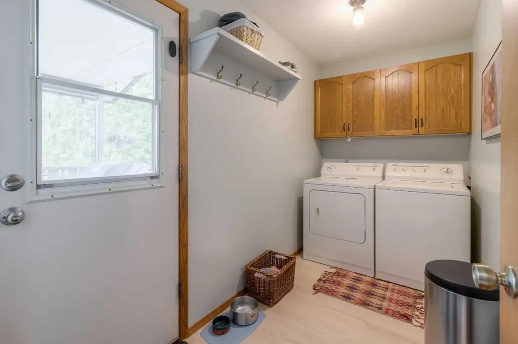 94 Elm Crescent S Lethbridge AB T1K 4X1