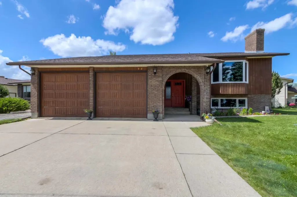 94 Elm Crescent S Lethbridge AB T1K 4X1