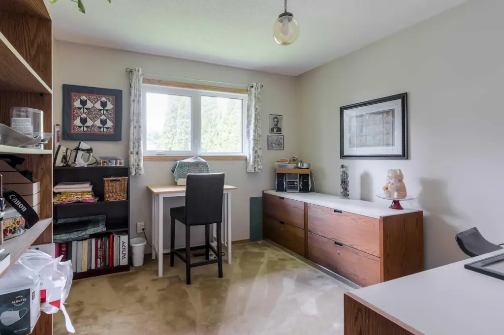 94 Elm Crescent S Lethbridge AB T1K 4X1