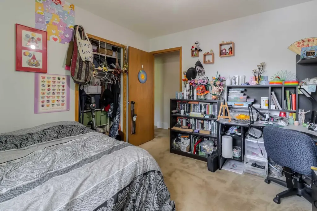 94 Elm Crescent S Lethbridge AB T1K 4X1