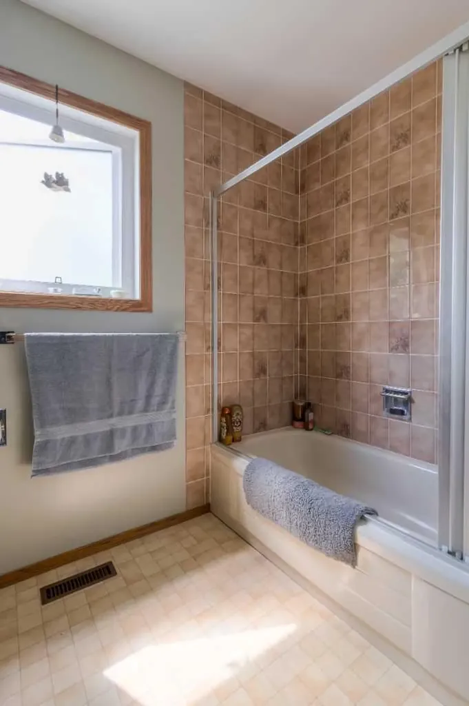 94 Elm Crescent S Lethbridge AB T1K 4X1