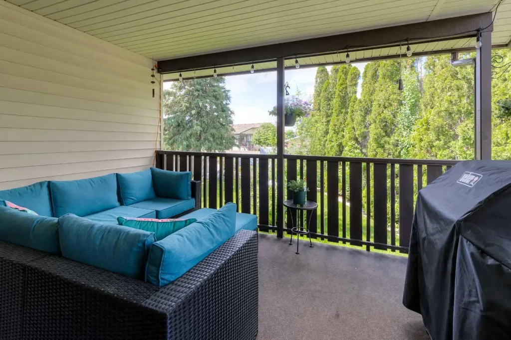 94 Elm Crescent S Lethbridge AB T1K 4X1