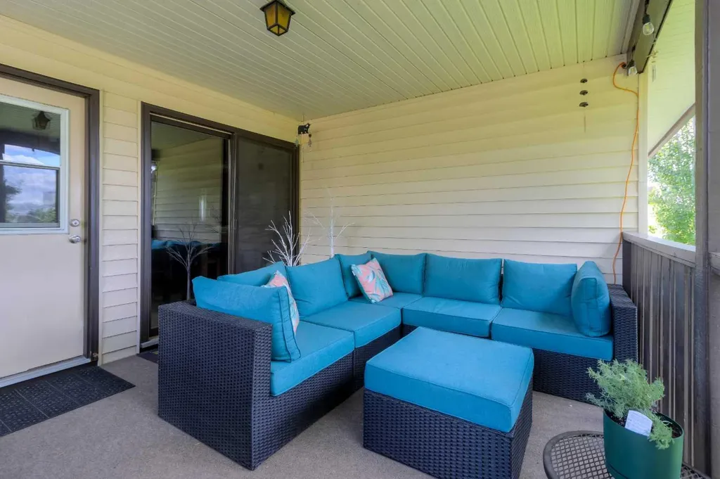 94 Elm Crescent S Lethbridge AB T1K 4X1