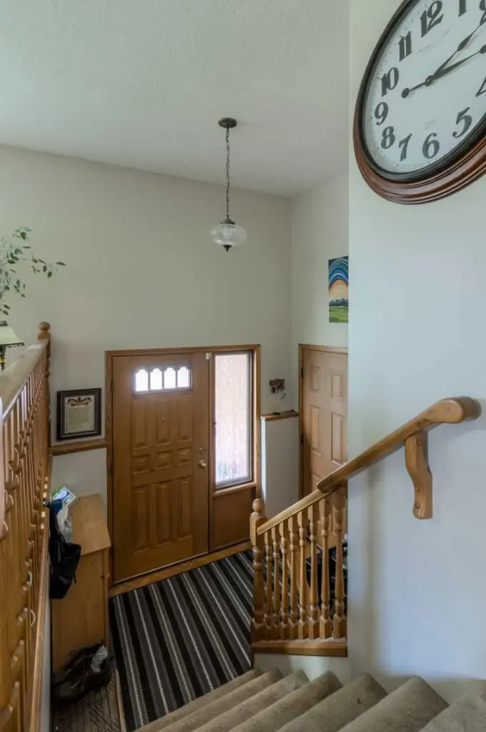 94 Elm Crescent S Lethbridge AB T1K 4X1