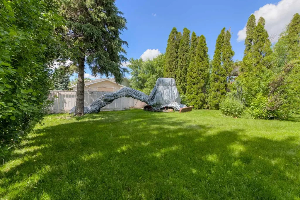 94 Elm Crescent S Lethbridge AB T1K 4X1
