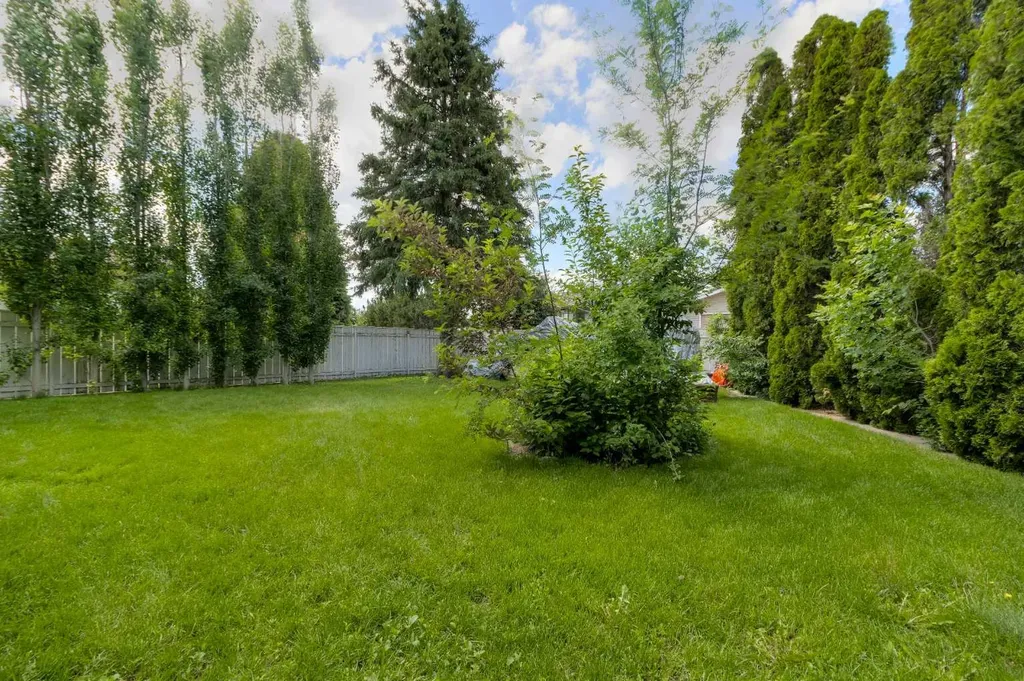 94 Elm Crescent S Lethbridge AB T1K 4X1