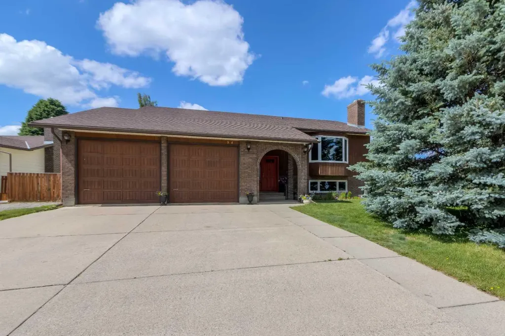 94 Elm Crescent S Lethbridge AB T1K 4X1