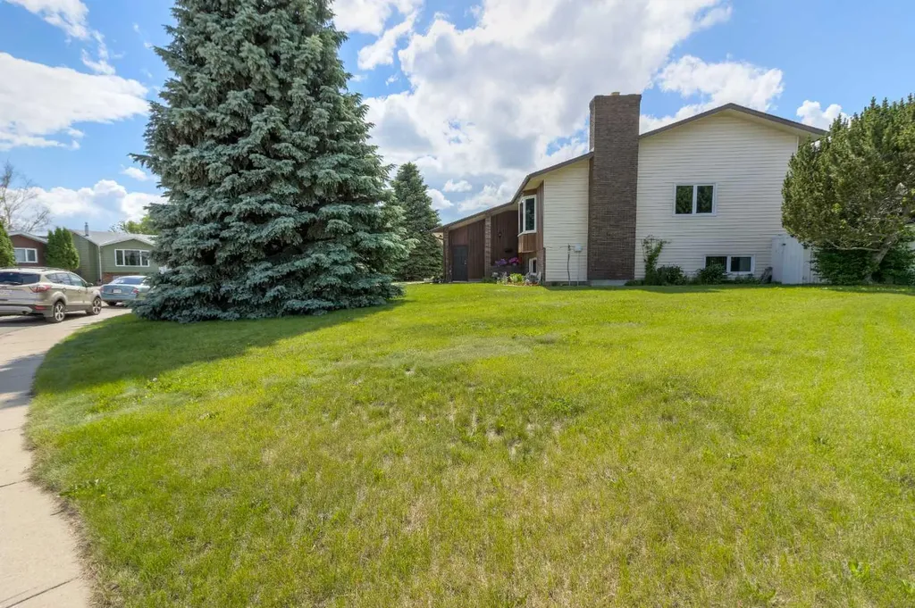 94 Elm Crescent S Lethbridge AB T1K 4X1