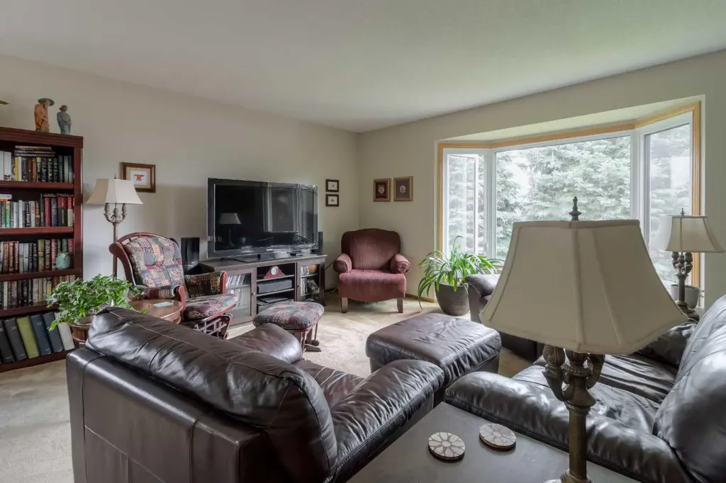 94 Elm Crescent S Lethbridge AB T1K 4X1