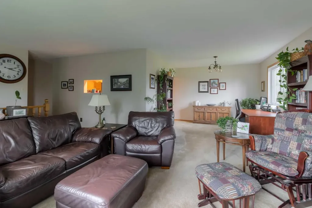 94 Elm Crescent S Lethbridge AB T1K 4X1