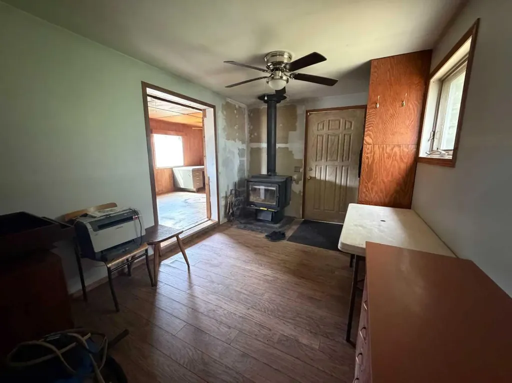 5139 51 Avenue Caroline AB T0M 0M0