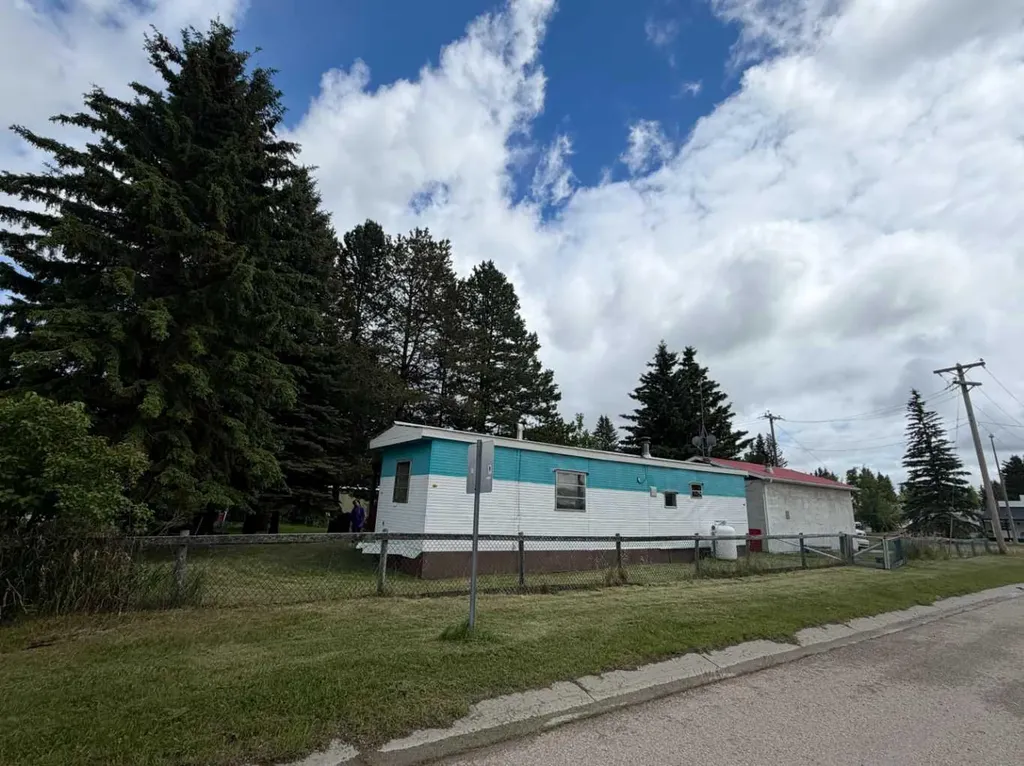 5139 51 Avenue Caroline AB T0M 0M0