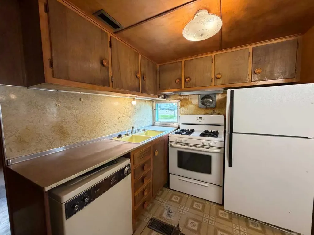 5139 51 Avenue Caroline AB T0M 0M0