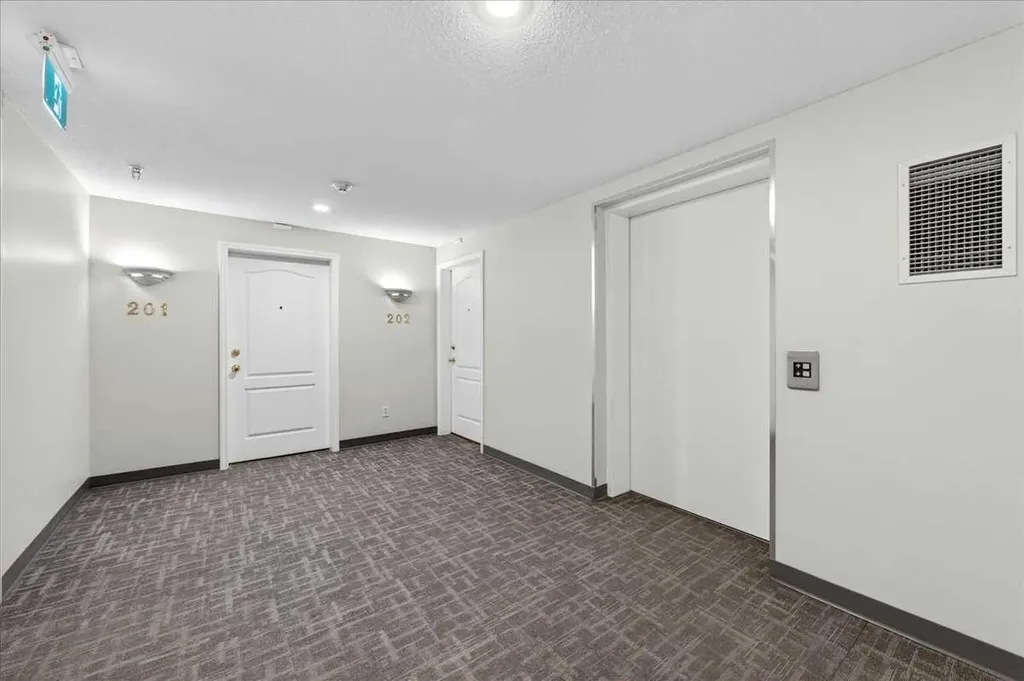 4507 45 Street SW Calgary AB T3E6K7