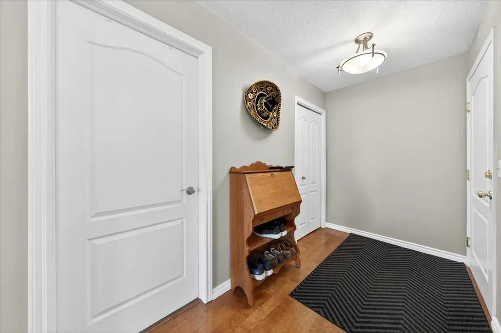 4507 45 Street SW Calgary AB T3E6K7