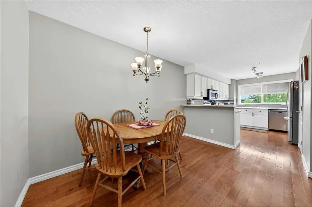 4507 45 Street SW Calgary AB T3E6K7