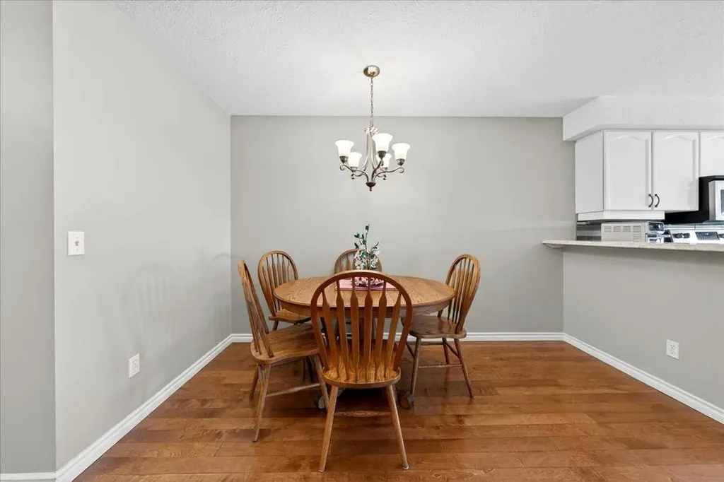 4507 45 Street SW Calgary AB T3E6K7
