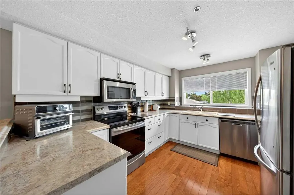 4507 45 Street SW Calgary AB T3E6K7