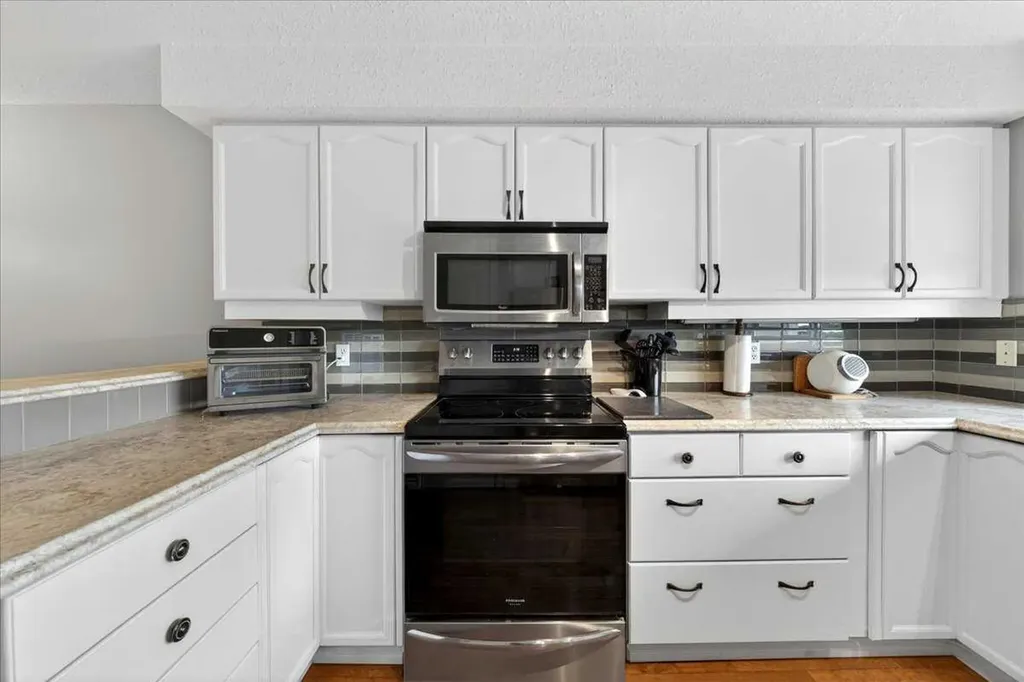4507 45 Street SW Calgary AB T3E6K7