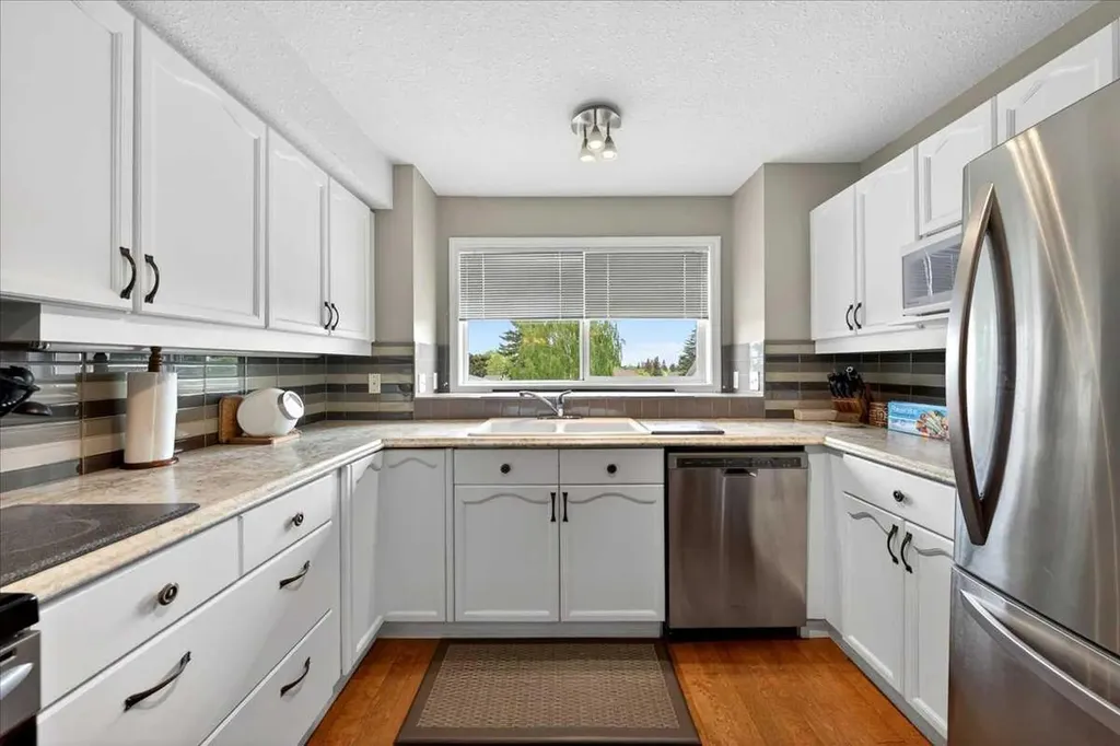 4507 45 Street SW Calgary AB T3E6K7