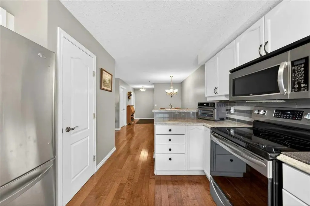 4507 45 Street SW Calgary AB T3E6K7