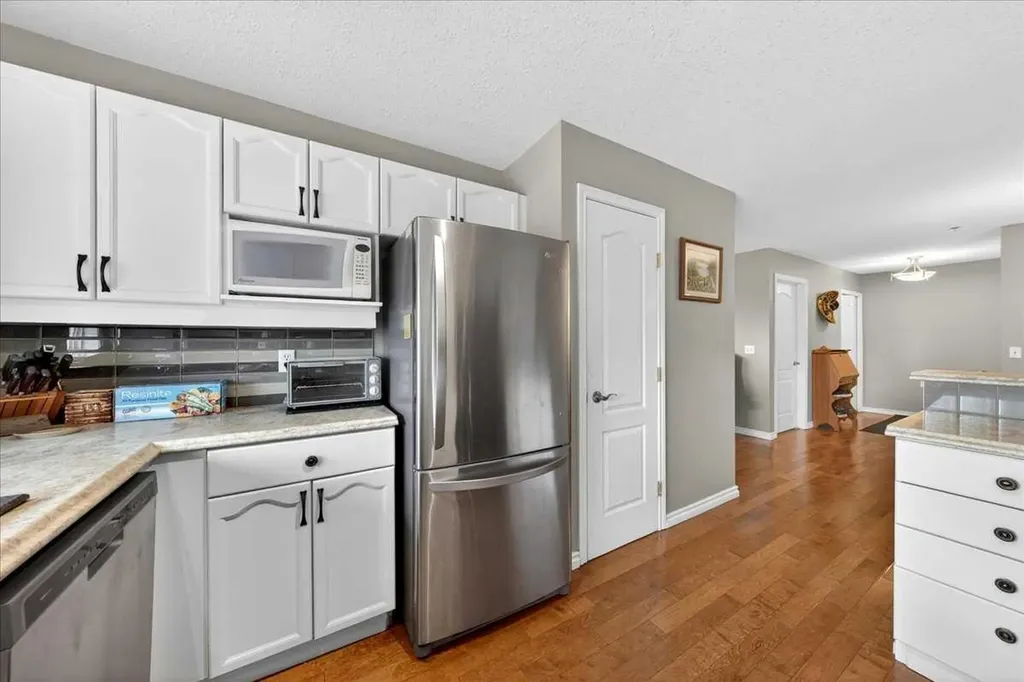 4507 45 Street SW Calgary AB T3E6K7