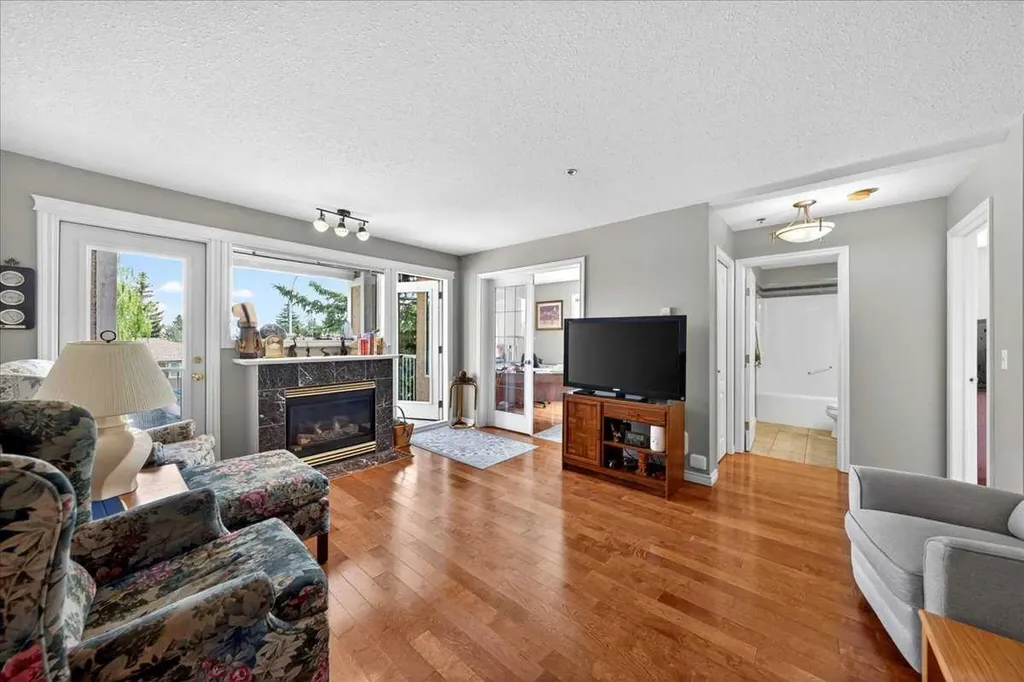 4507 45 Street SW Calgary AB T3E6K7
