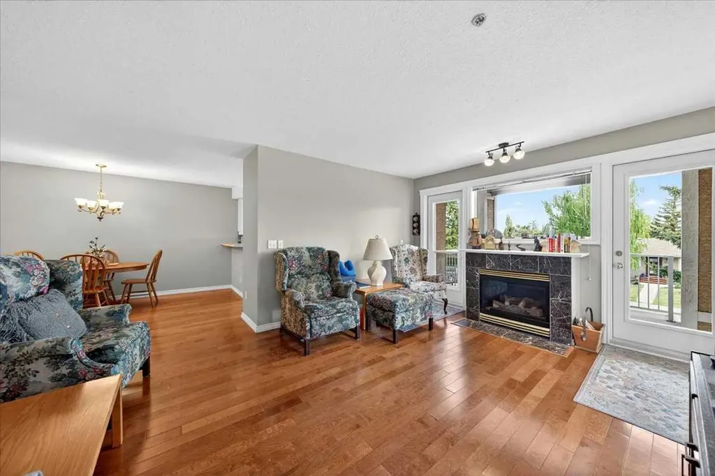 4507 45 Street SW Calgary AB T3E6K7