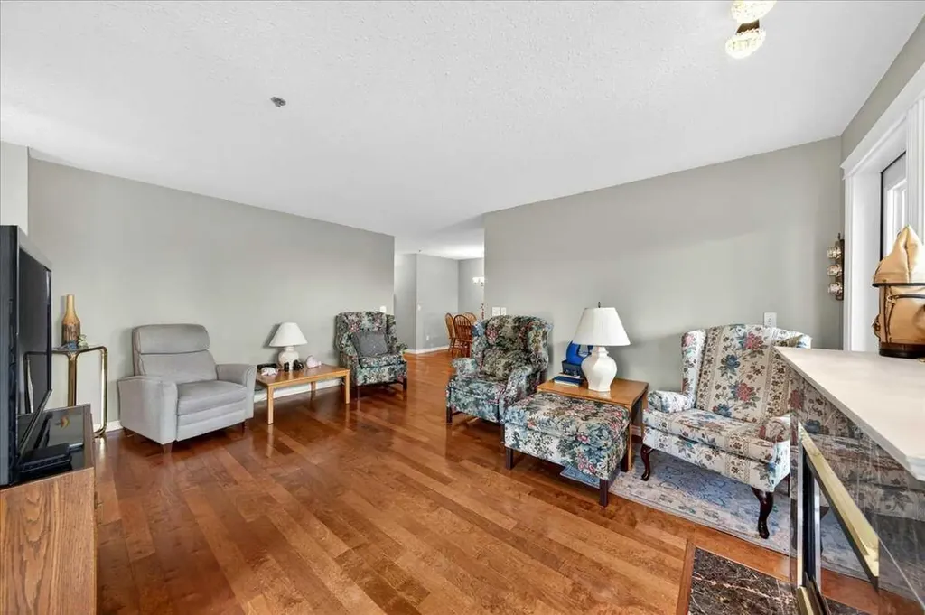 4507 45 Street SW Calgary AB T3E6K7