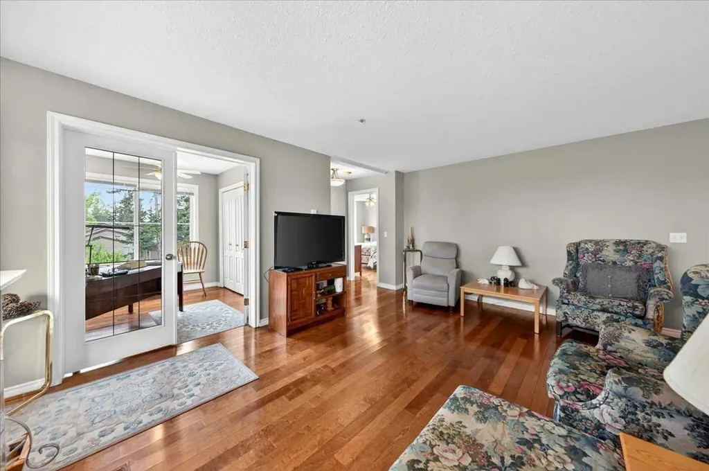 4507 45 Street SW Calgary AB T3E6K7